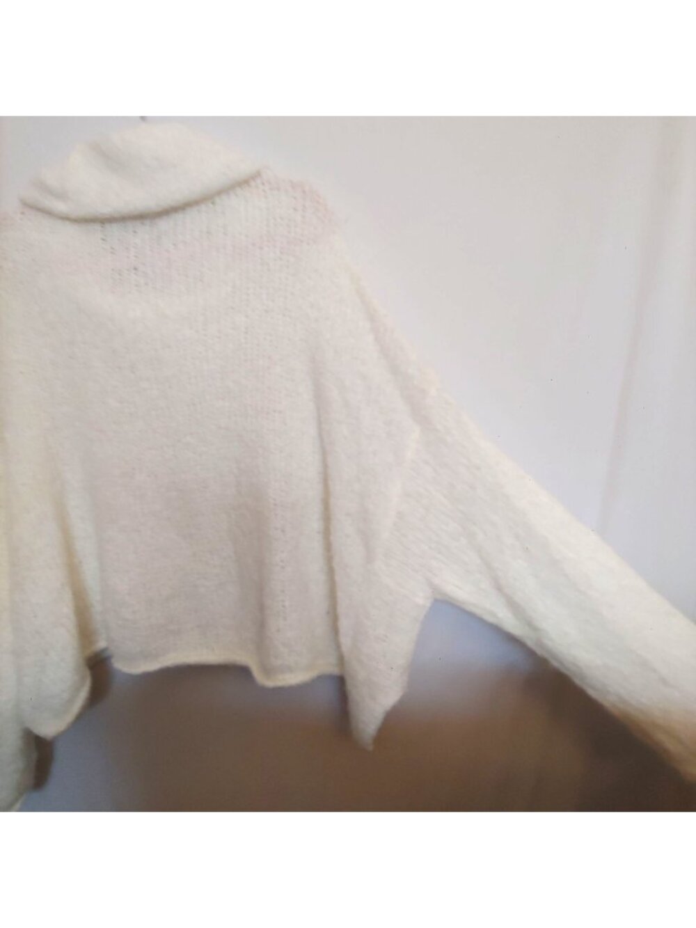 Free People Sweater Fluffy Chunky Knit Cropped Turtleneck Ivory Après Ski SP - Picture 6 of 14